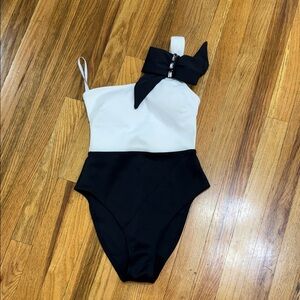 Stylish Black and White One-Shoulder Swimsuit